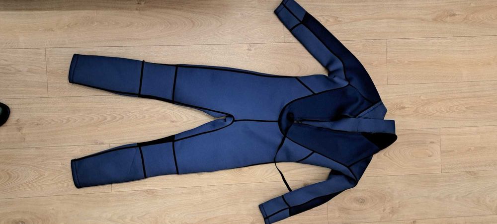 Продавам цял неопренов костюм SWAY