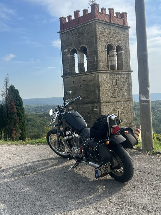 Suzuki intruder vs700