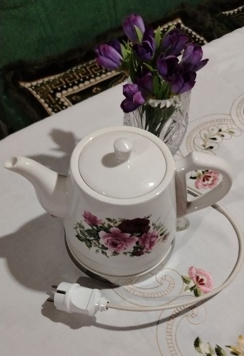 Электрический, фарфоровый чайник. .