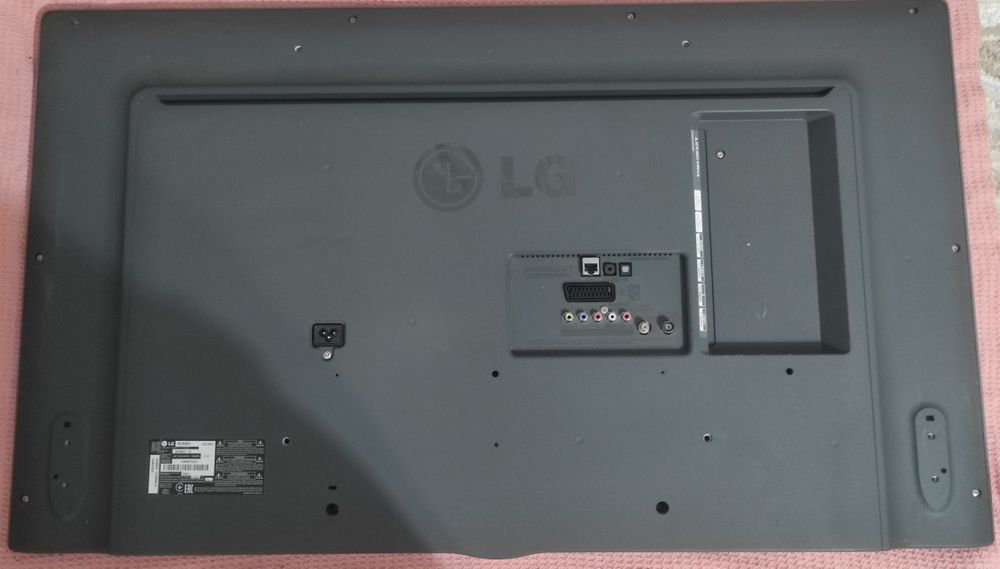 Телевизор  только экран сломан 42LB582V-ZG модель