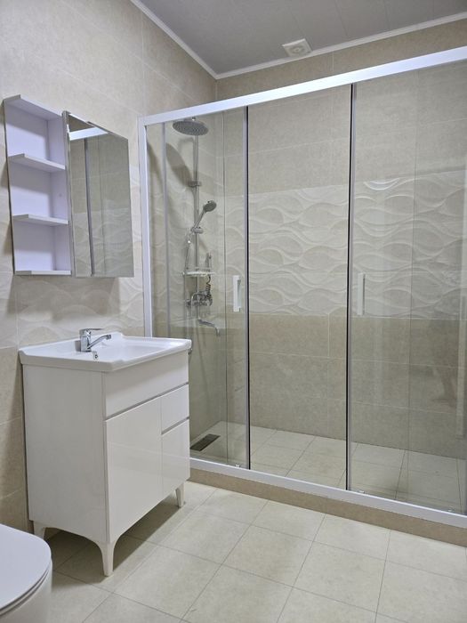 Продается свой новый дом-дача с зимним и летним бассейнами