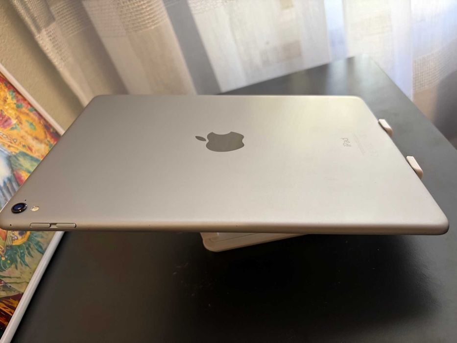 Apple iPad Pro 1gen A1673 9.7' 128 GB WiFi / Gray [4GB RAM]