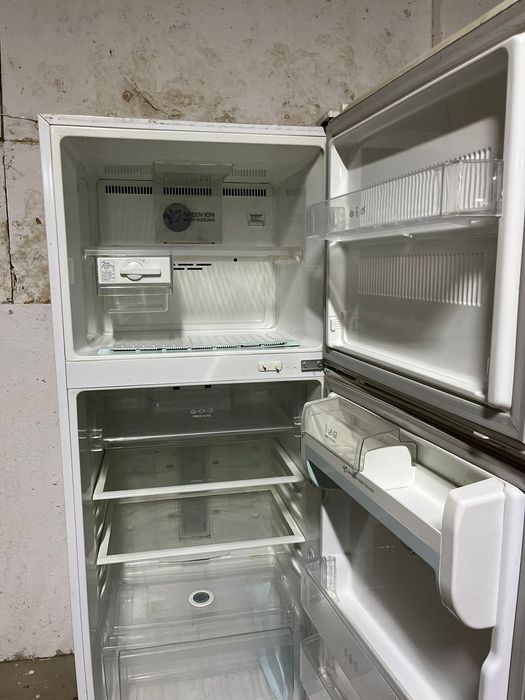 Холодильник LG хорошем состоянии