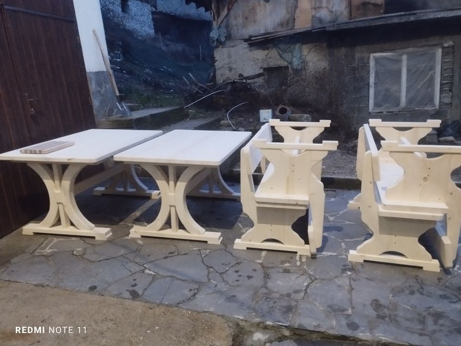 Баварски маси и пейки