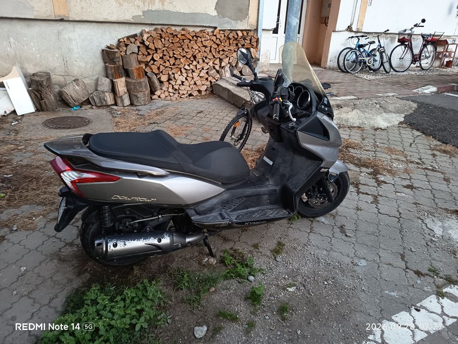 Vând sau schimb scuter cu auto