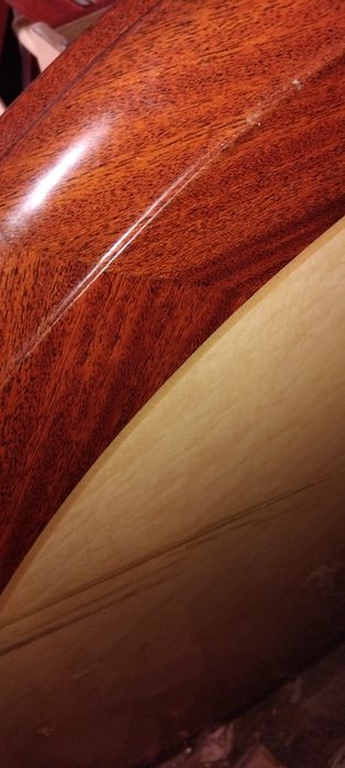 Стол круглый деревянный