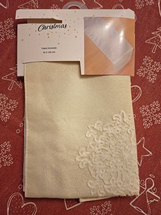 NOU Traversa fata de masa Craciun