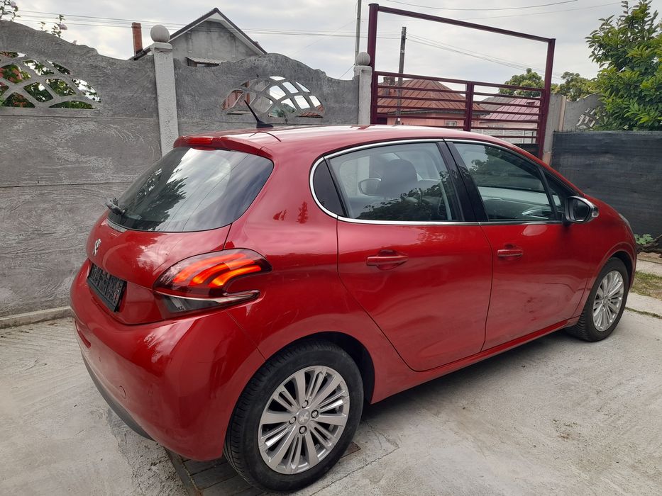 Peugeot 208 Allure 1.2 benzină Puretech 2018