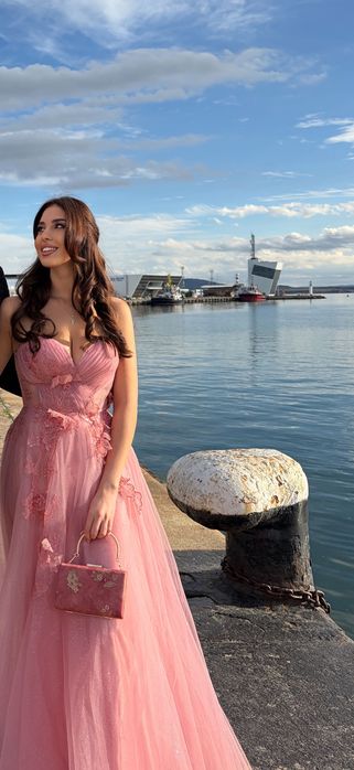 Официална рокля, носена