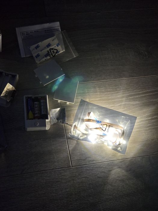 Bandă LED BestLuz cu baterie – 3 bucăți, 1m, Alb Neutru 4000K