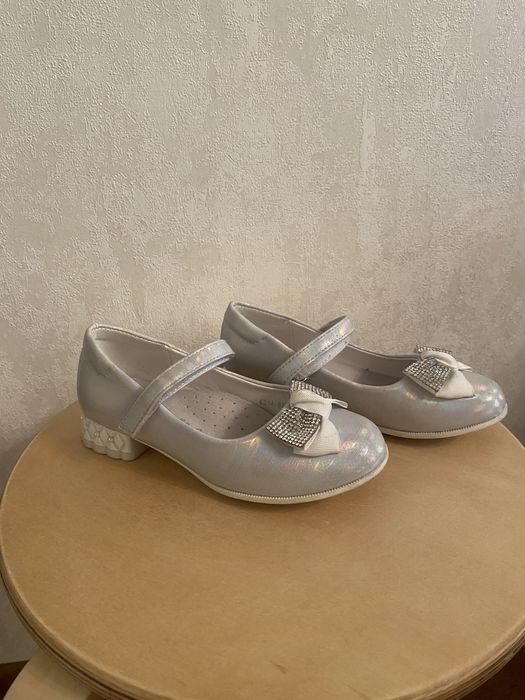 Продам туфли детские