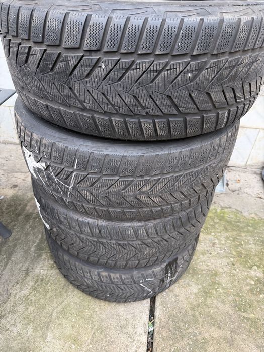 Anvelope iarna 255/45/19, DOT noiembrie 2017, aproximativ 5, -5,5 mm