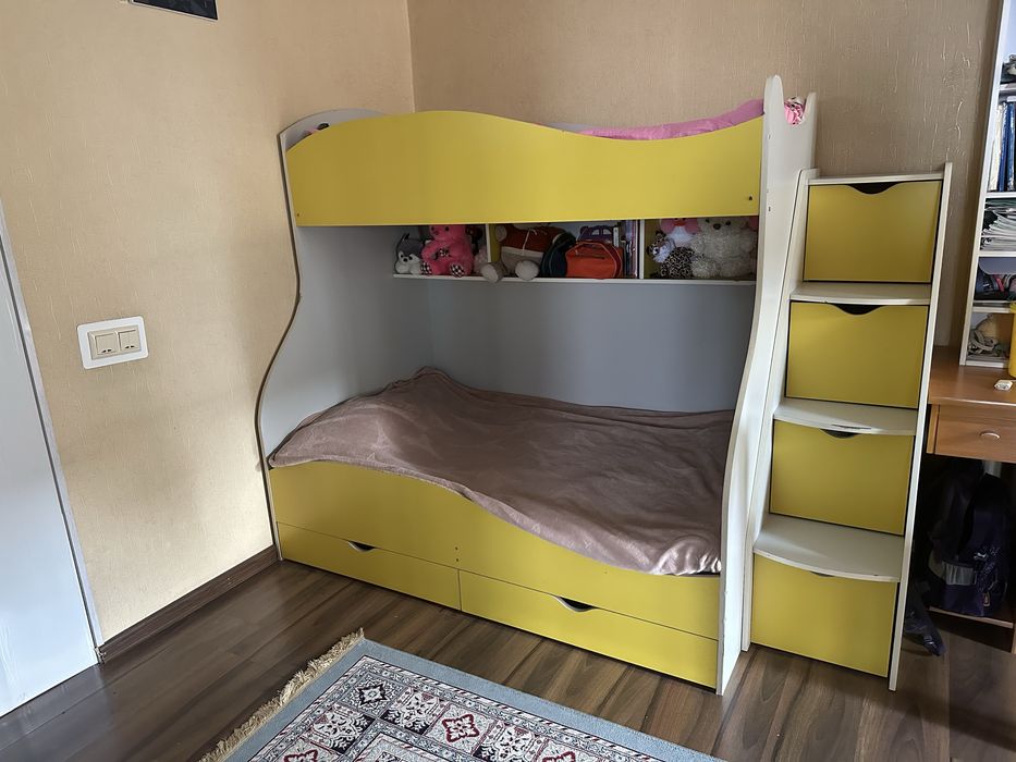 Двухярусная детская кровать