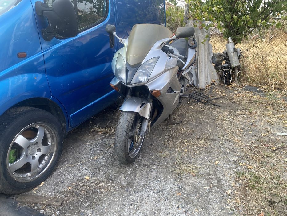 Honda VFR 800 цял или на части