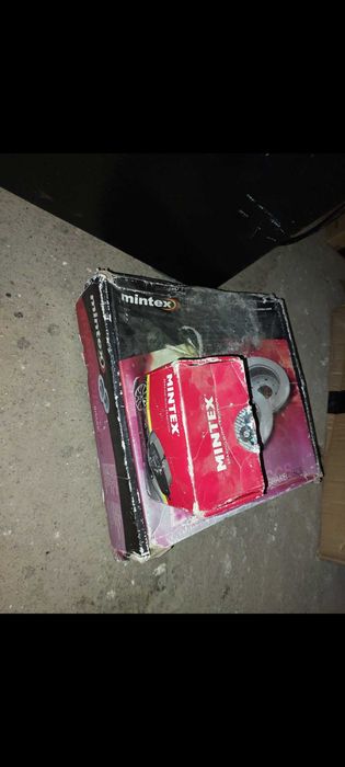 Спирачни дискове в комплект накладки за Форд и Волво