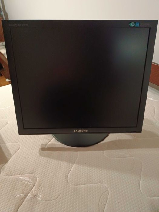 Vind monitor Samsung nou la cutie