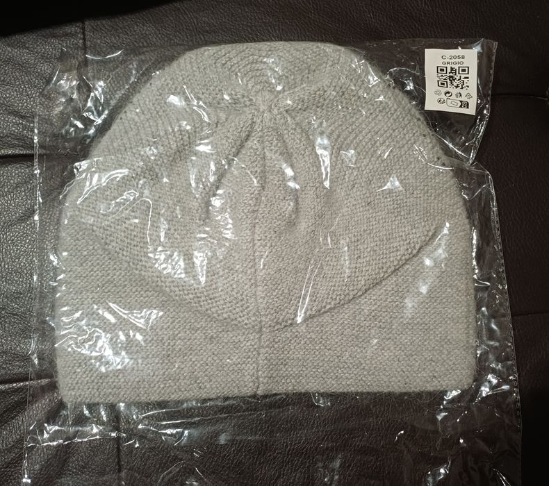 Нова вълнена шапка с орнамент