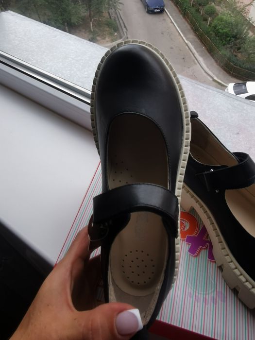 Продам детскую обувь