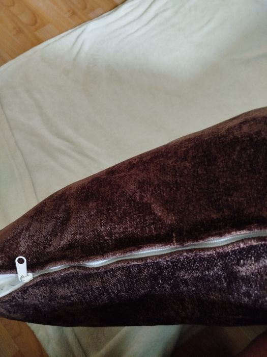 Продам подушки 4 штуки.