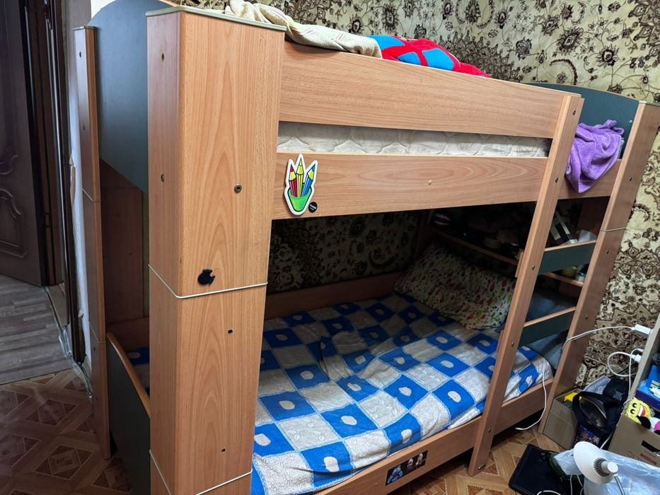 Продам двухъярусную кровать