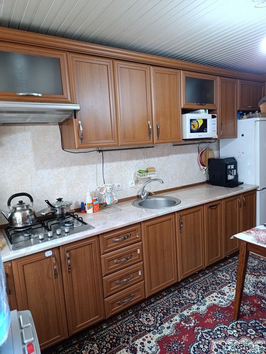 Kuxonniy mebel sotiladi