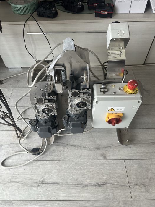 Aparat etichetat sticle, borcane, etc