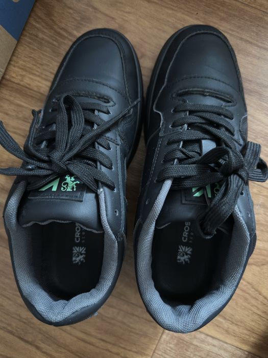 Фирменная обувь.