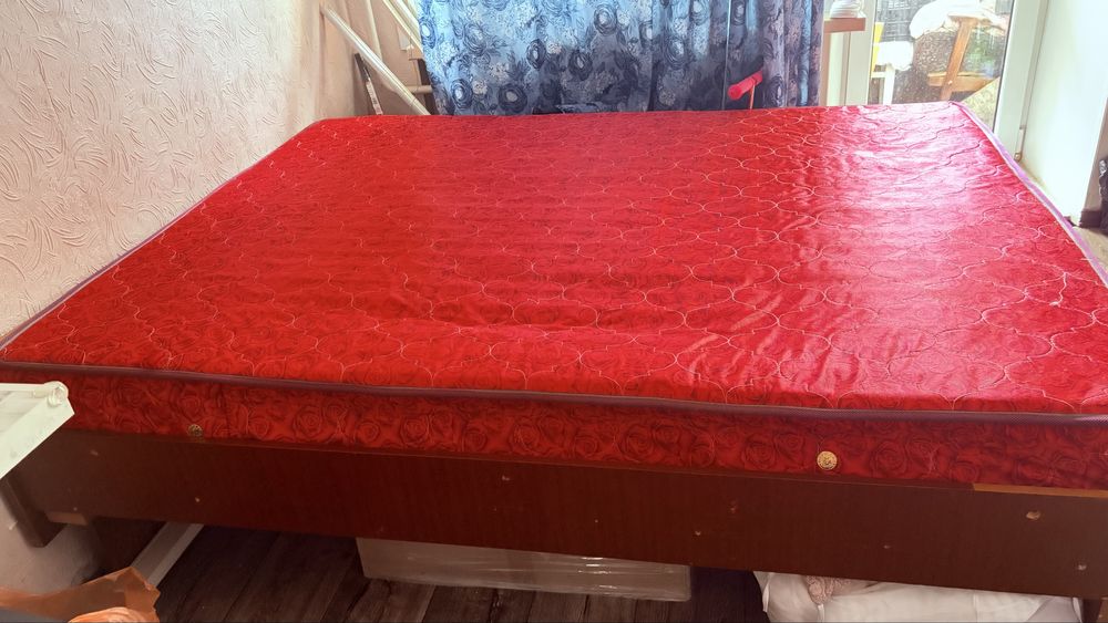Продам двуспальную кровать