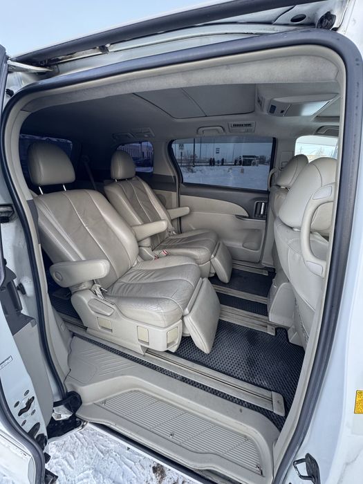 Тойота Естима 2008 бензин