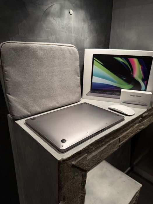 КАТО ЧИСТО НОВ Macbook Pro M1 13.3" + Magic Mouse + калъф