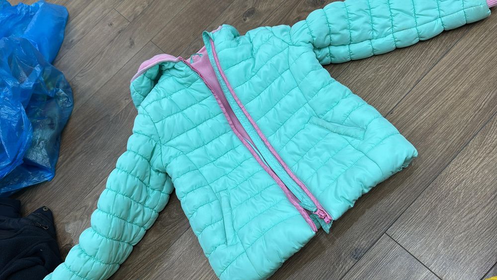 Продам детские куртки