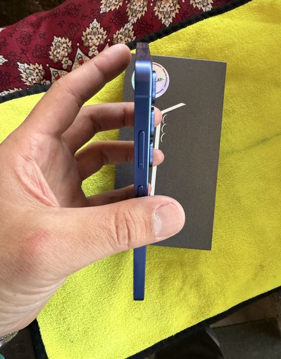 Telifon sotiladi uzim ishlatib yuripman xolati tiniq xolatda