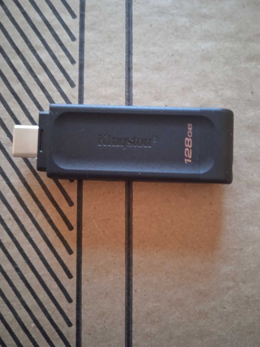 Продам флешку 128 гг.