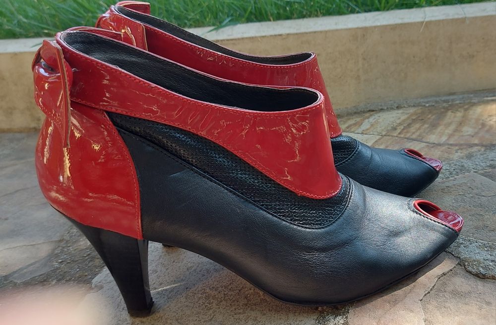 Стилни отворени боти на Индиго