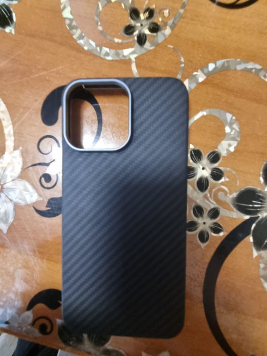 Vând husa NOUĂ  carbon iphone 15 pro max