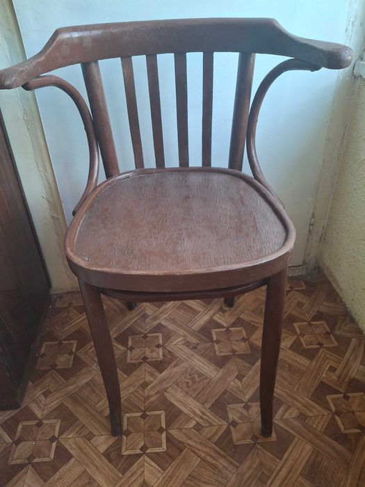 Продавам ретро виенски столове