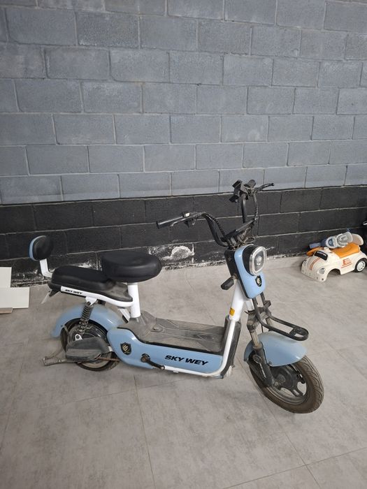 Скутер 2024 года.