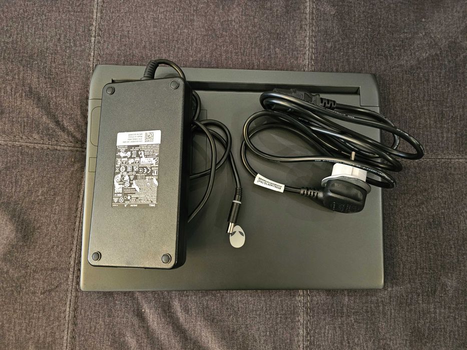 Alienware M15 R7 165hz / i7 12700 / RTX 3060 140w / 16 Ram / 512 SSD