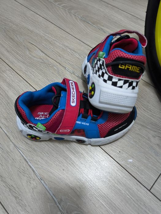 Adidași Skechers mărimea 31 ( 19.5 cm)