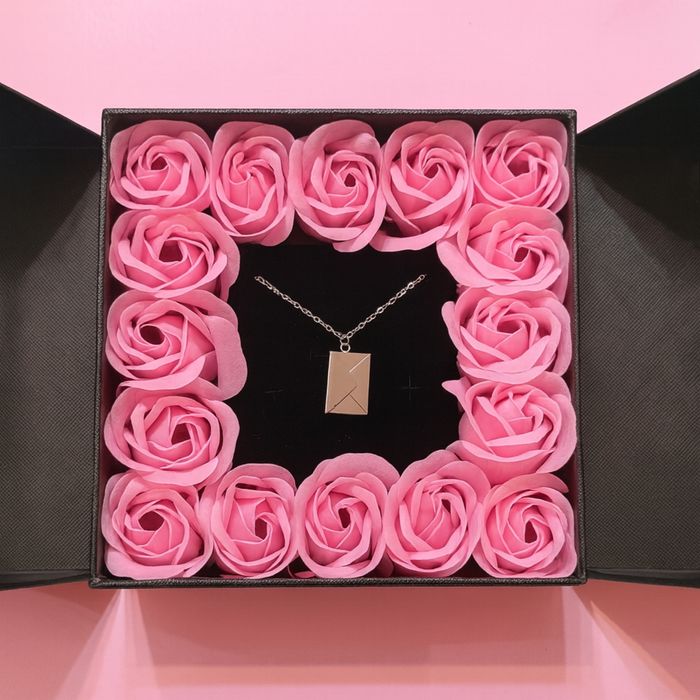 Колие с послание подарък