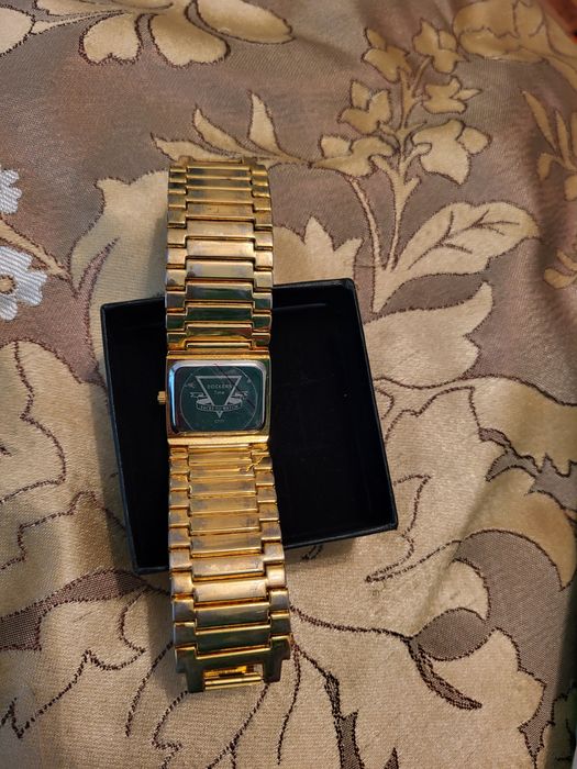 Продам женские часы