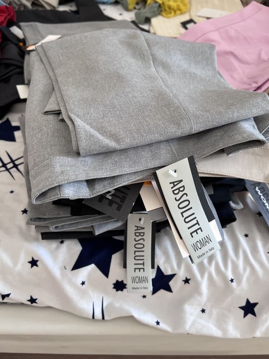 Vând stoc de haine de firma