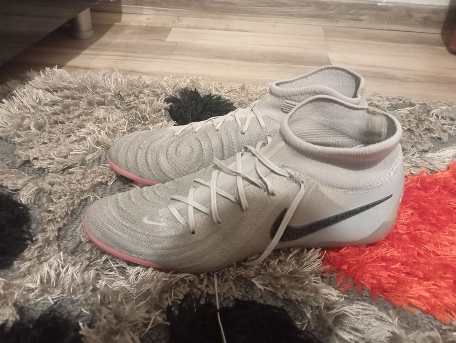 Ghete de fotbal Nike Phantom Luna