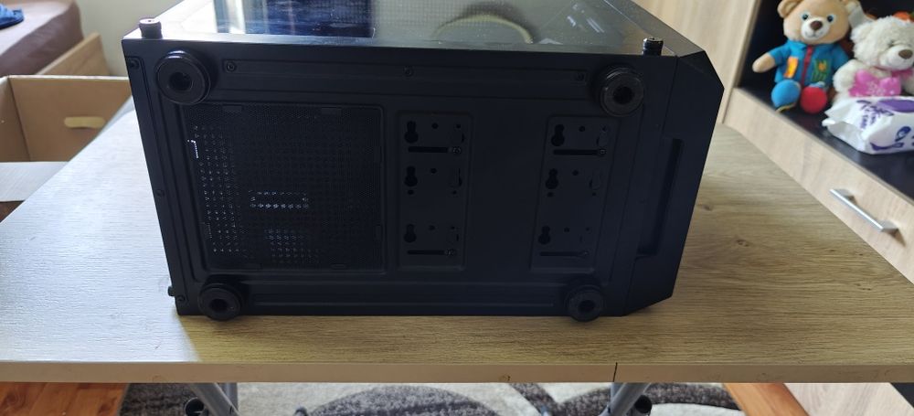 Vând carcasă Gaming AlphaGear Runesmith Black