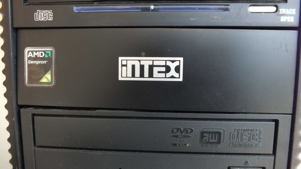 Sistem PC complet, AMD Sempron 2,2 Ghz, 2GB RAM, monitor Yakumo TFT 17