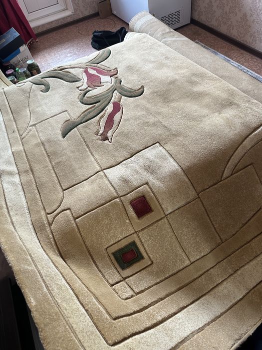 Прлдам ковер для зала