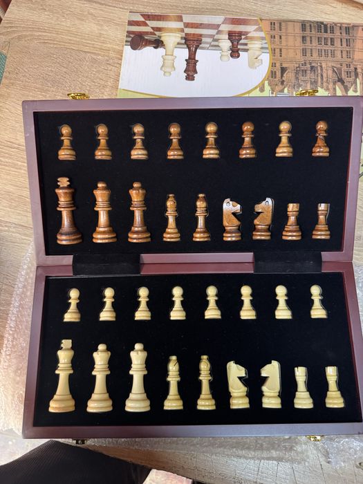 Шахматы с царапинами