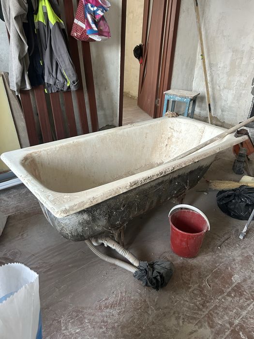 Поодам чугунную ванну