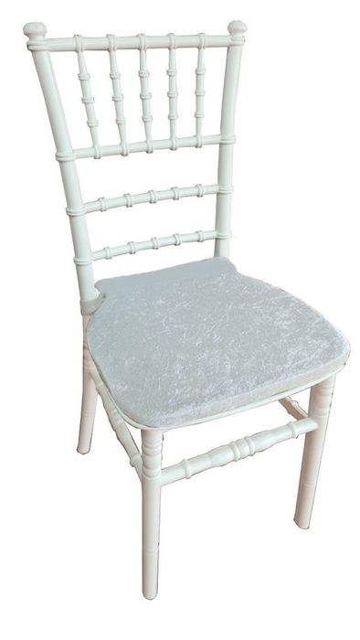 Scaune pentru evenimente de inchiriat (albe Chiavari si maro Crossback)