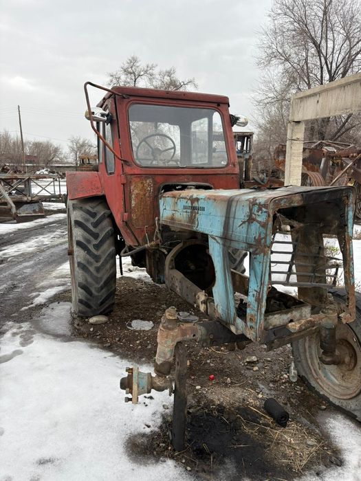 Продам трактора на запчасти